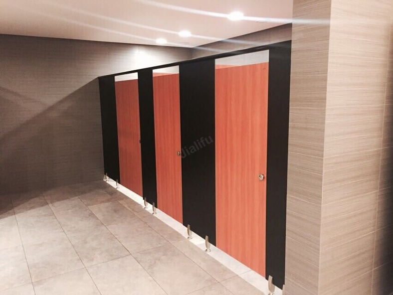 phenolic toilet partitions.jpg