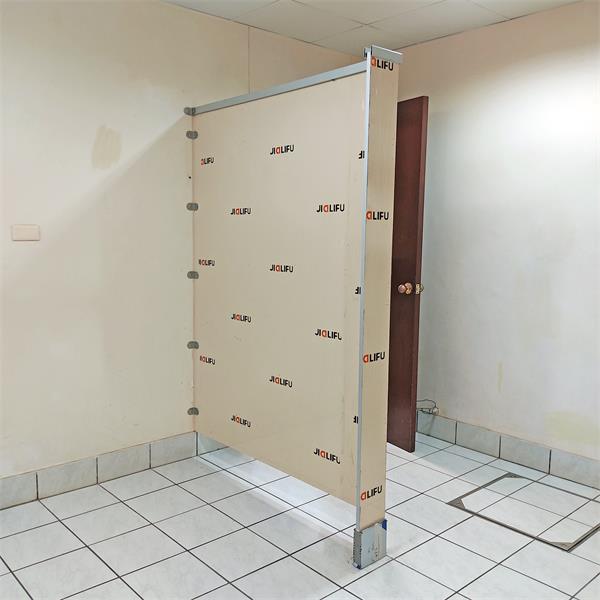 Palau-International-Airport toilet cubicle 2